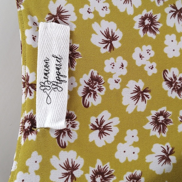 Beacon Apparel Pullover Blouse Size XL Green White Floral Print Ruffle Sleeve - Picture 5 of 9